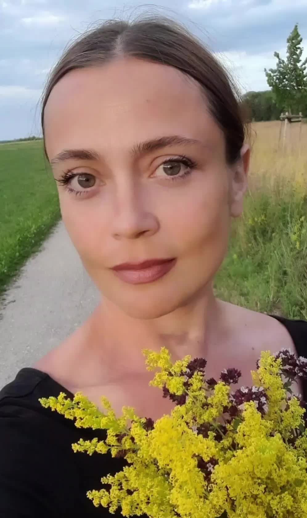 @Elena 🌸