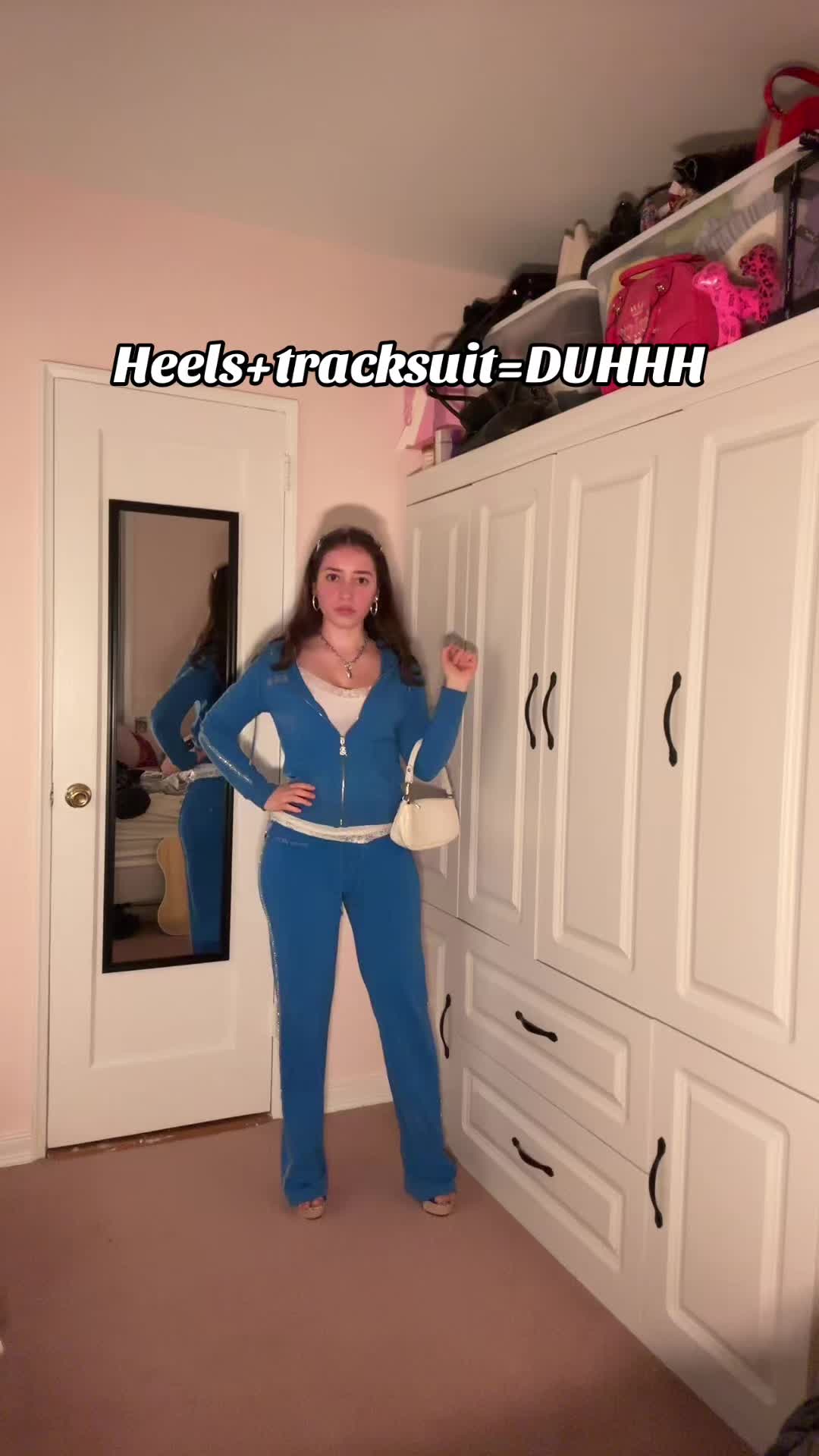 @JustRebecca_Ave