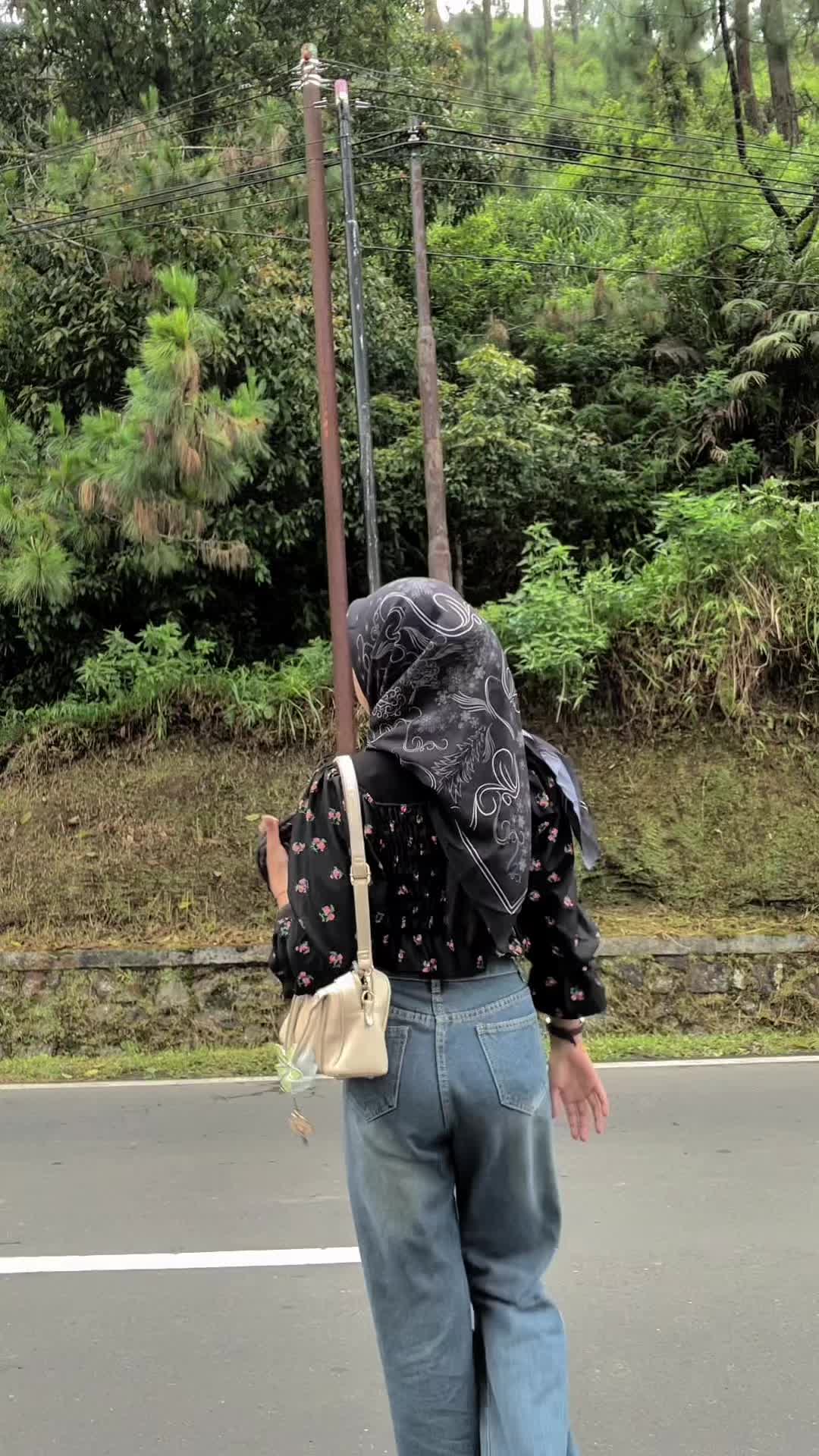 @⃟