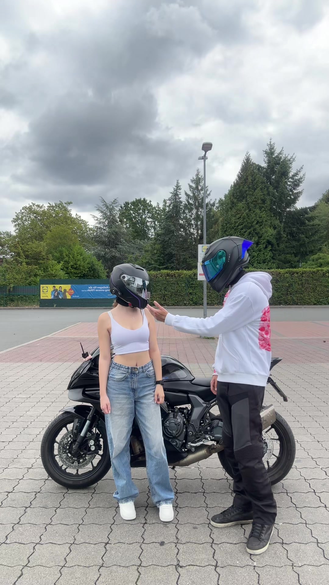 @Bikergirl