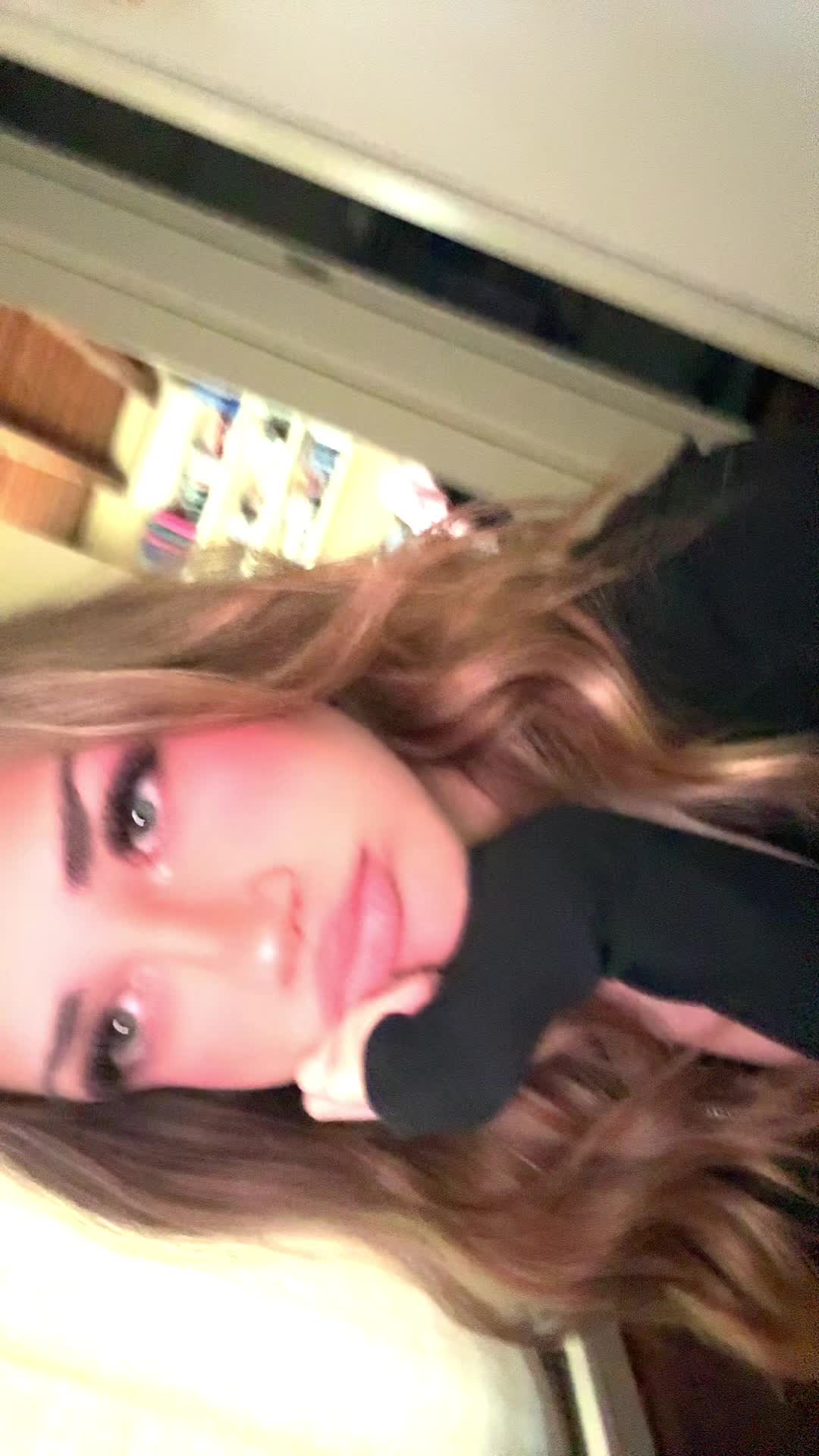 @𝓔🦋