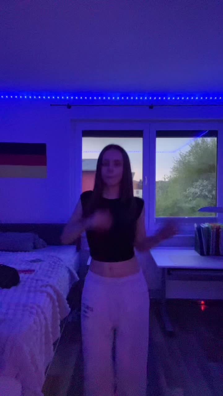 @𝐸🥂🦢