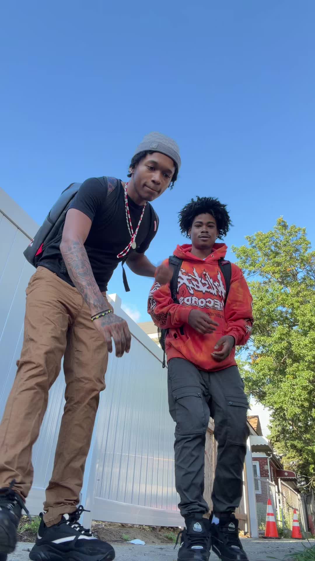 @$B🦍