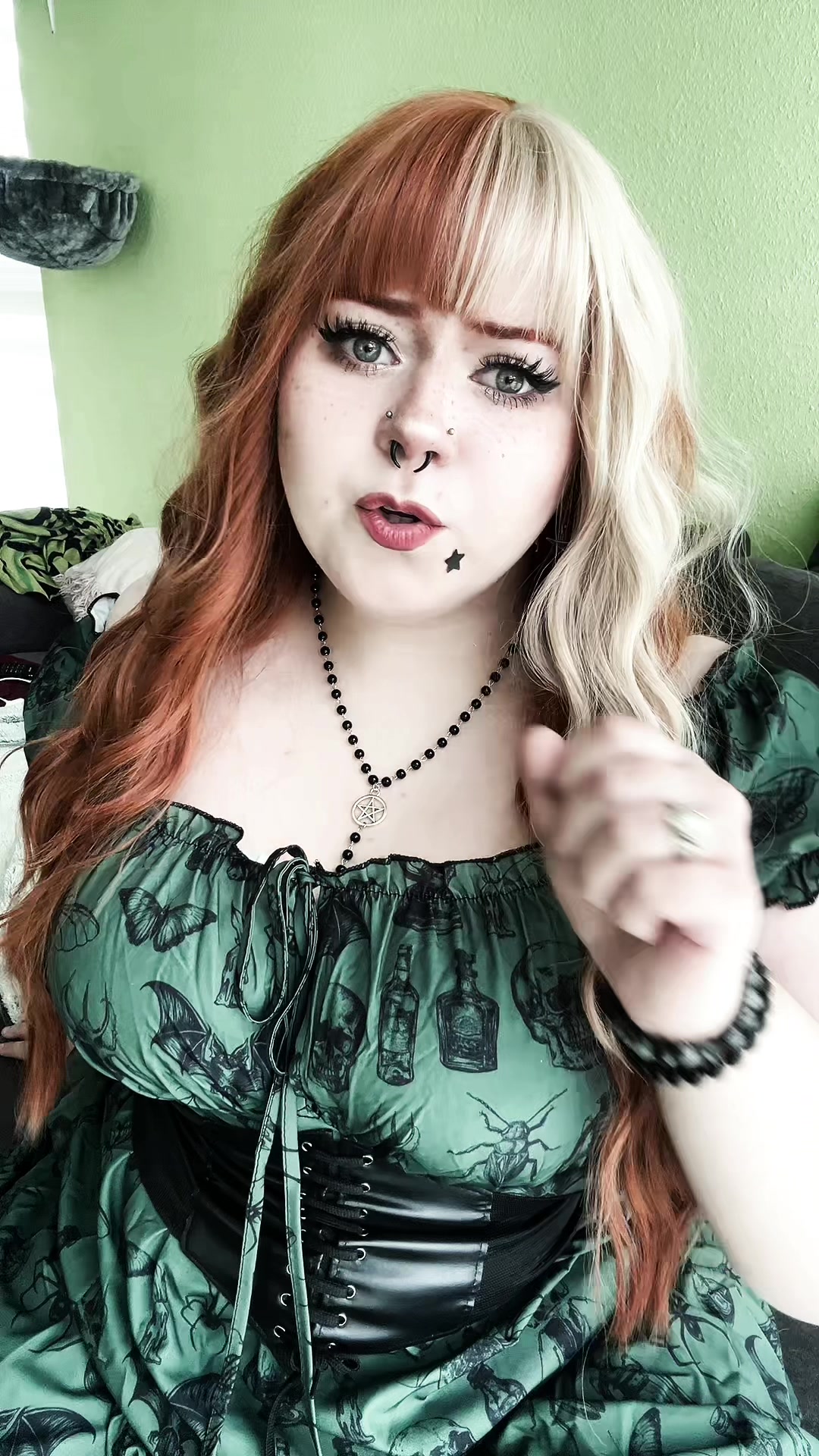 @Julie🖤