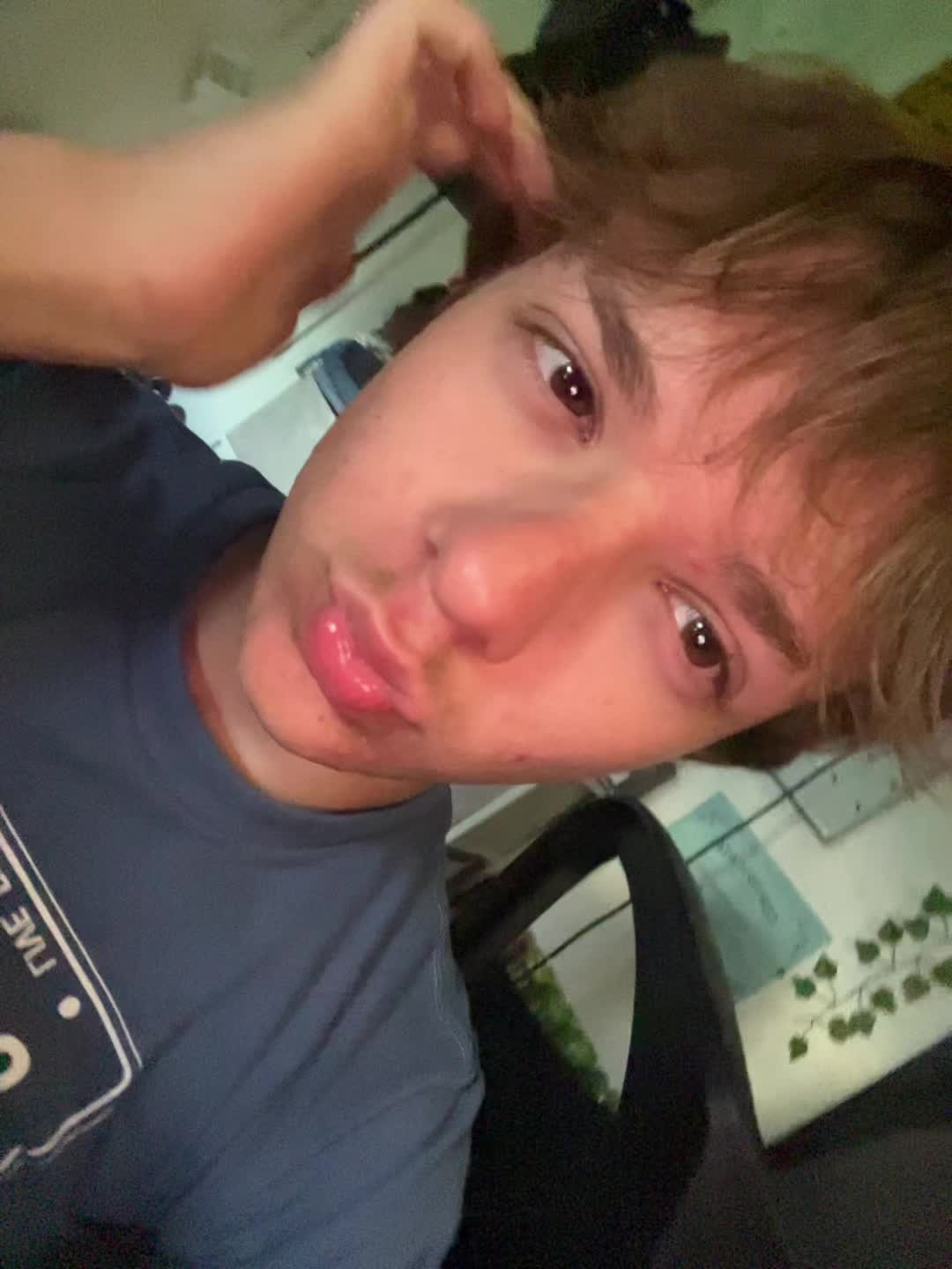 @zestybestie