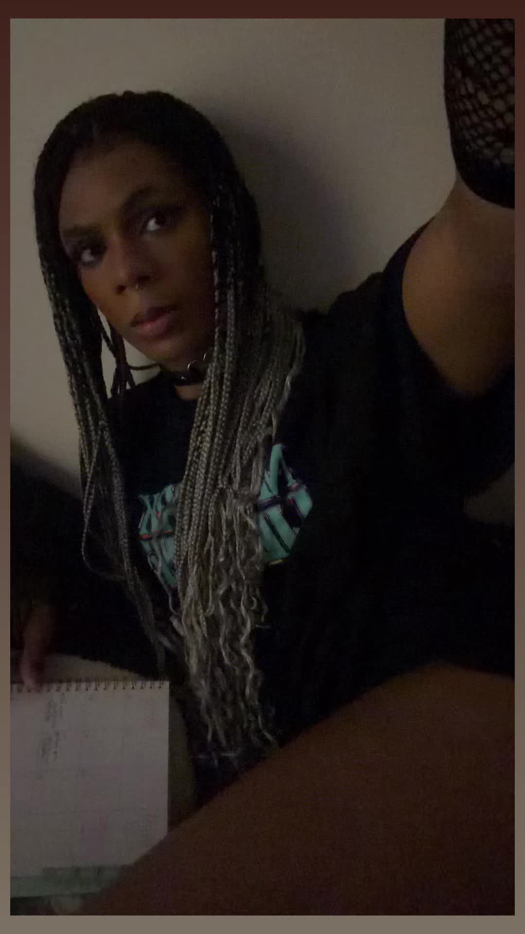 @Davora Demure