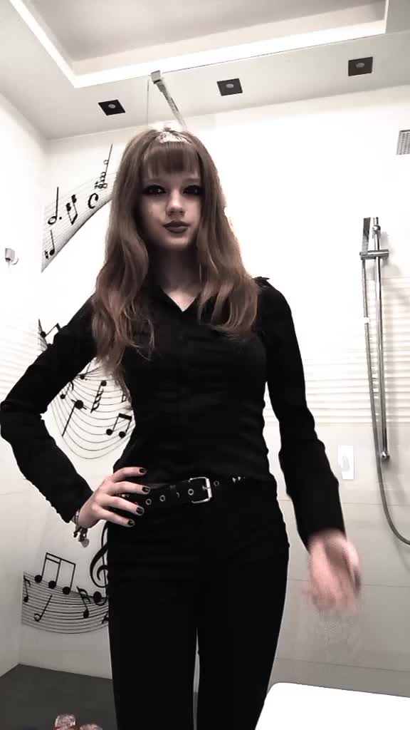 @𝔯𝔬𝔠𝔨 𝔤𝔦𝔯𝔩 🎸⭐
