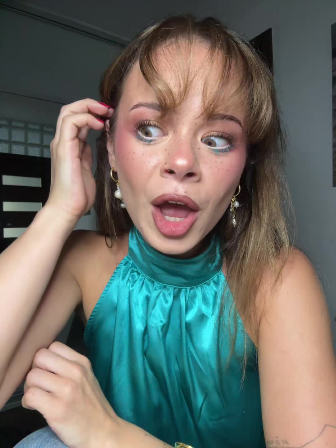 @CURLYBROWNIE• hair, GRWM •