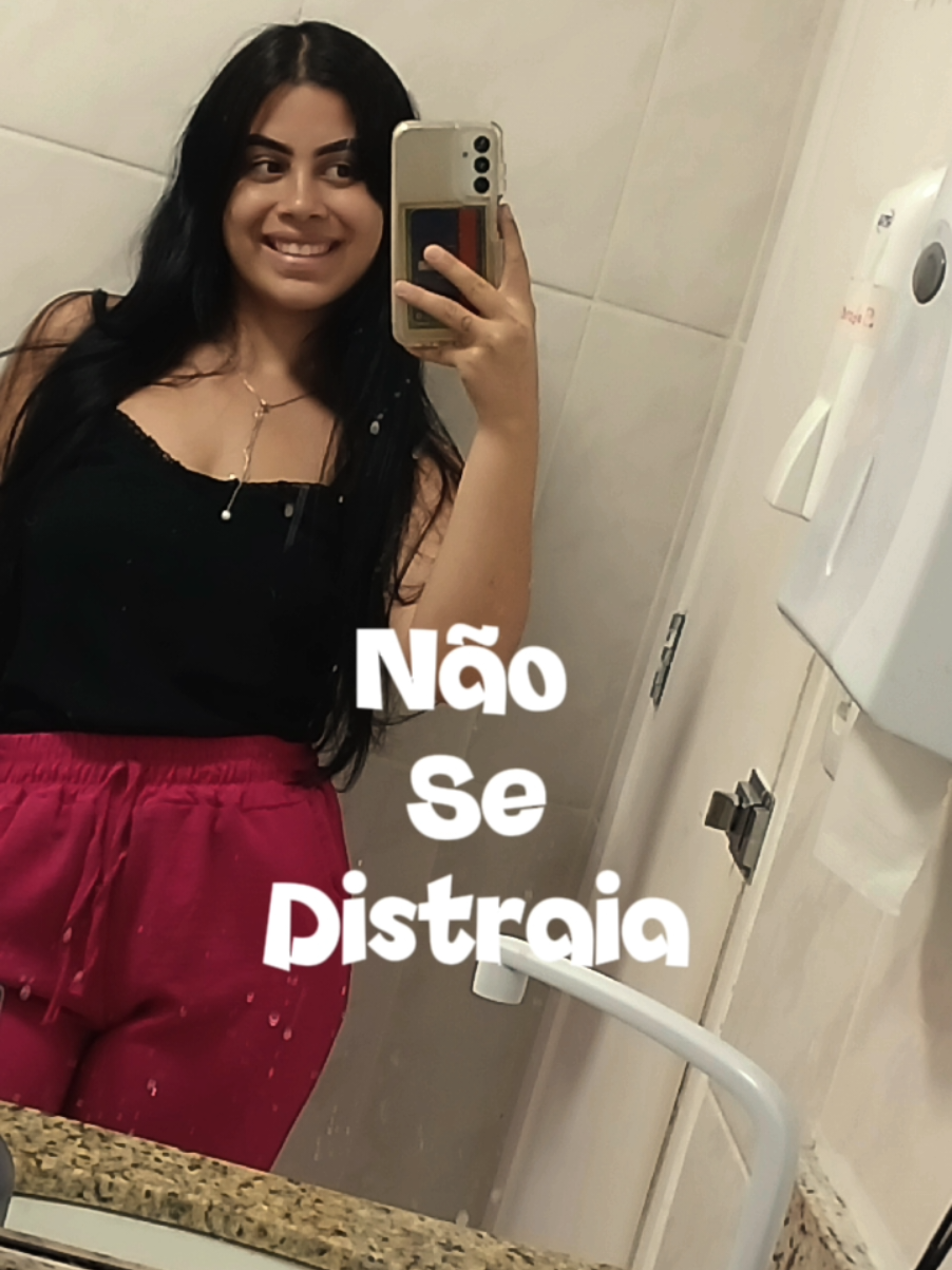 @L&iacute;via Dantas