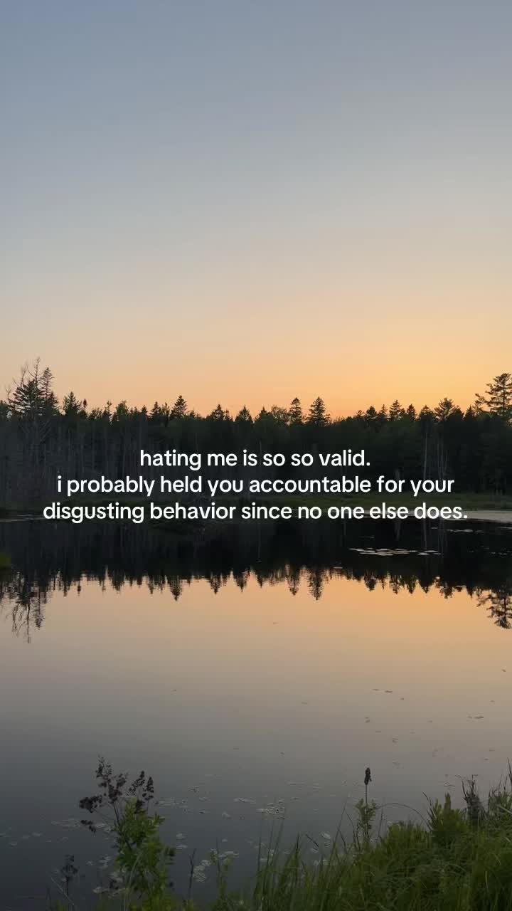 @Victoria Renea✨