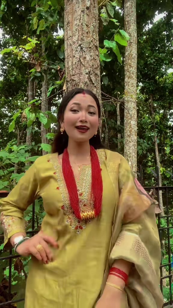 @Meenavlogs