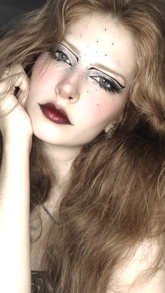 @𝓜𝓲𝓵𝓵𝔂 𝓜𝓸𝓸𝓷 ☾