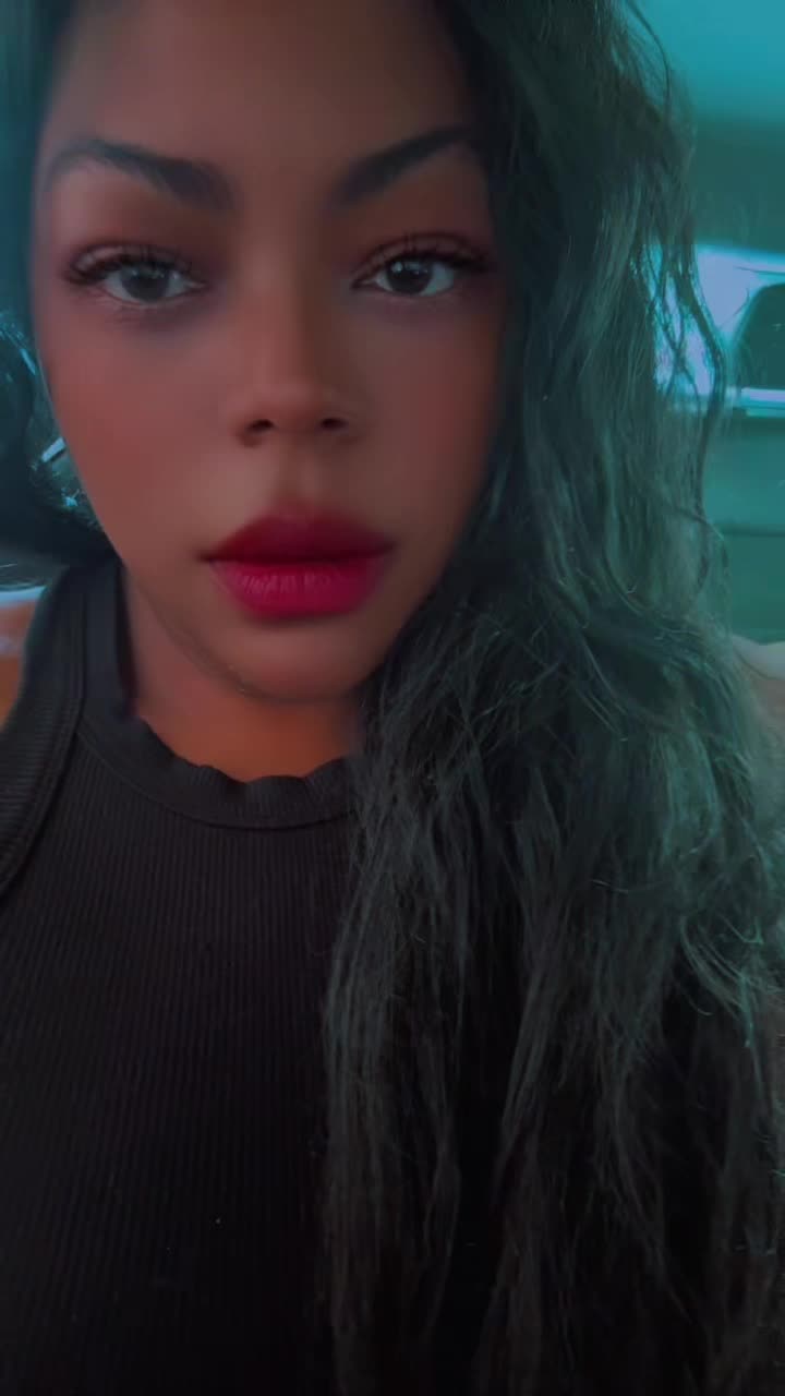 @iamellesully