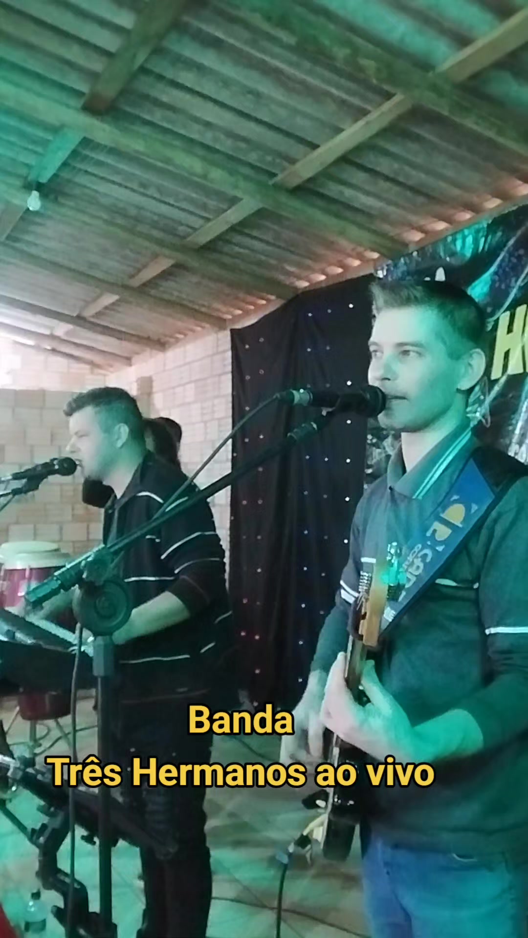 @Tr&ecirc;s Hermanos