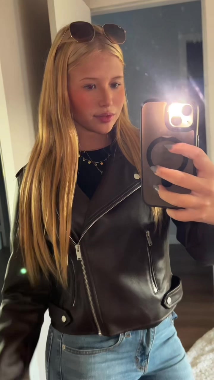 @😉