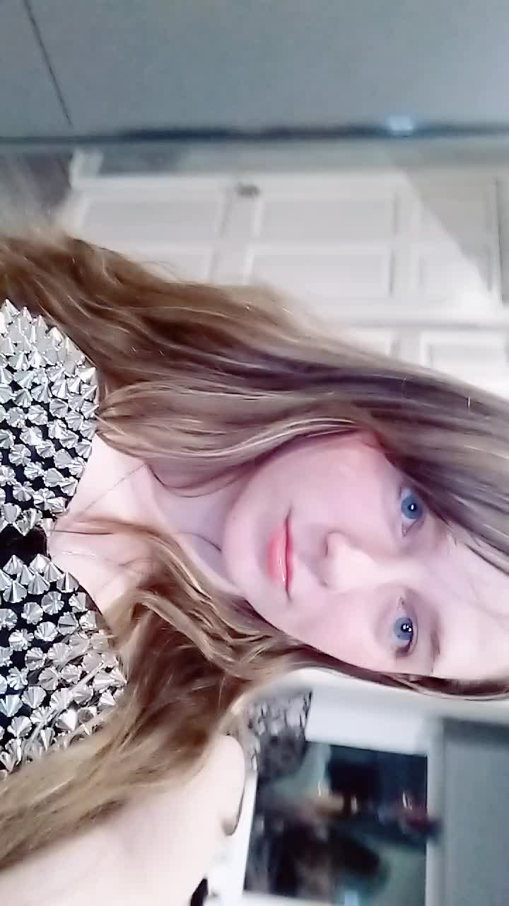 @Ellie🎤🕷