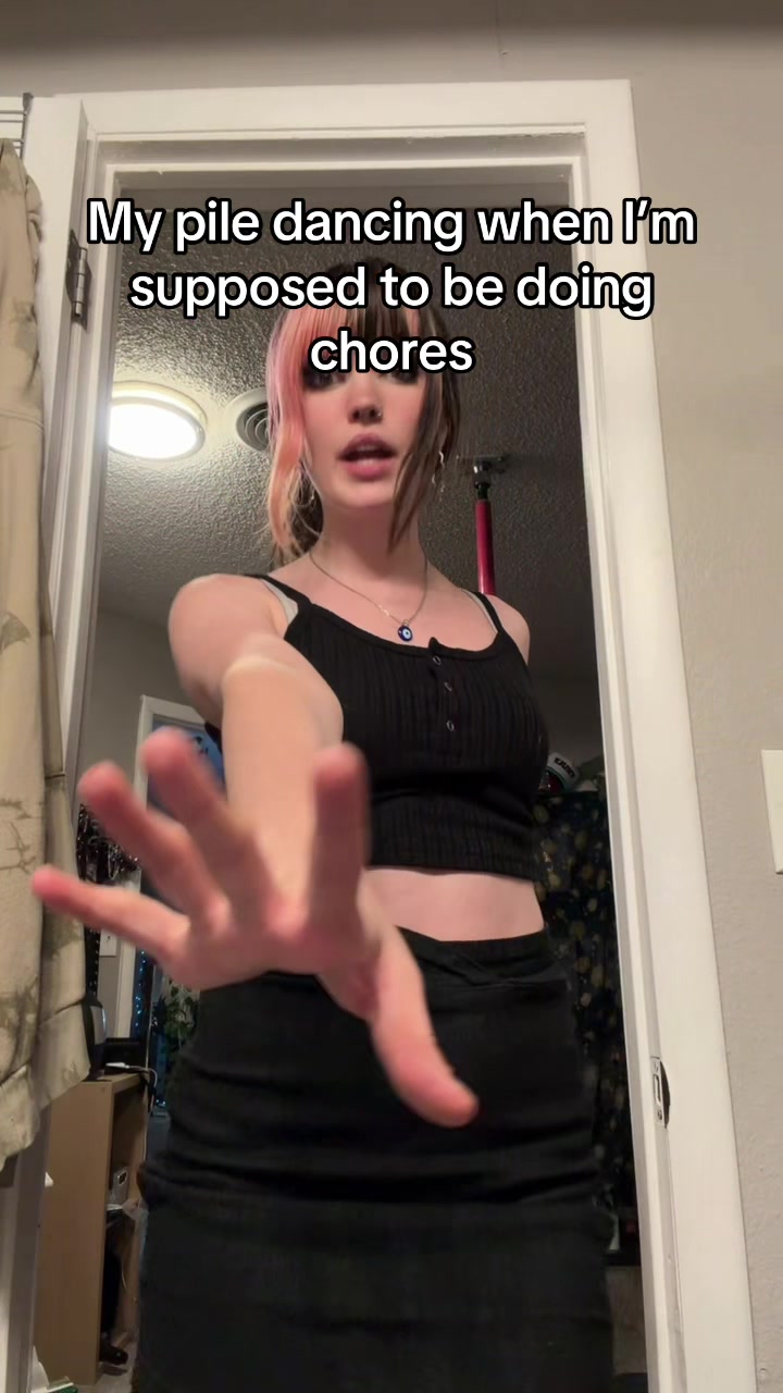 @Lil Bug🖤🍄