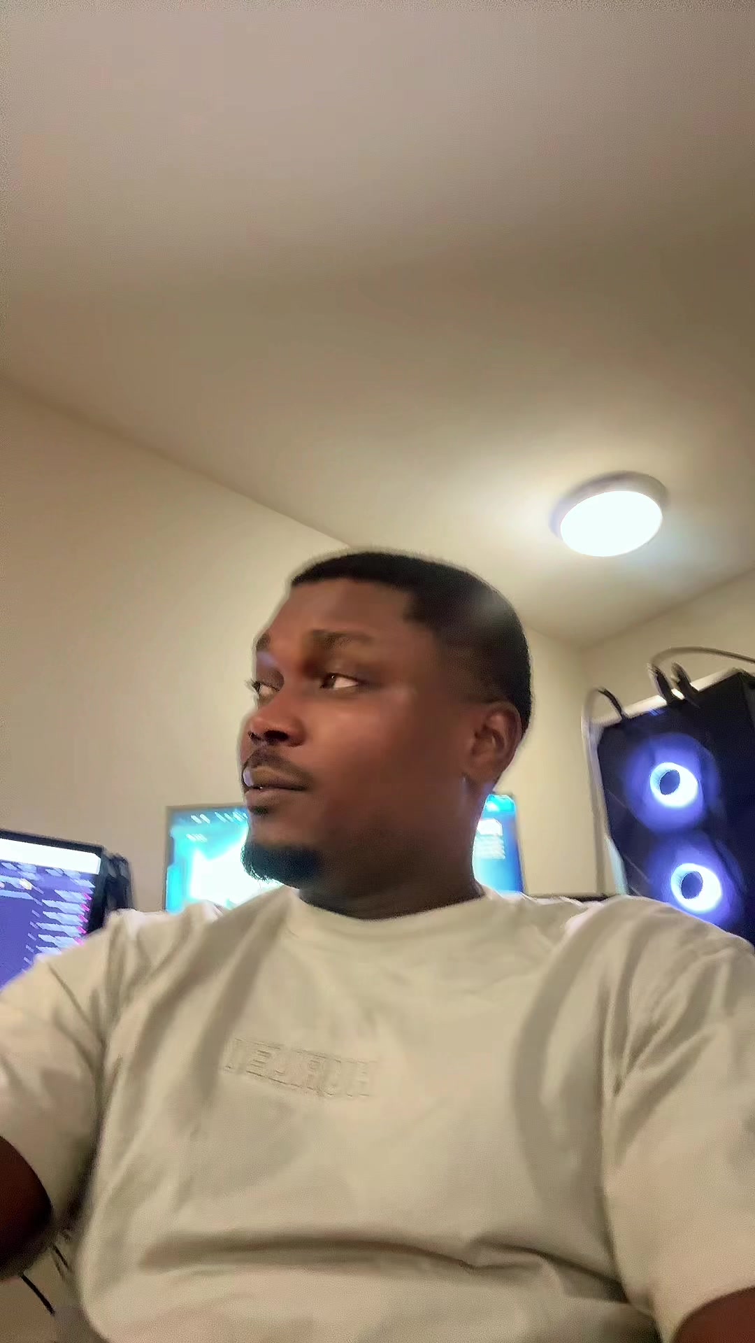 @OlukuBiscuit