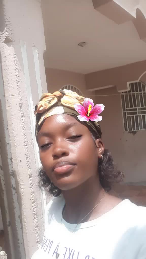 @Poup&eacute;e💕🌷 Dora 🐝