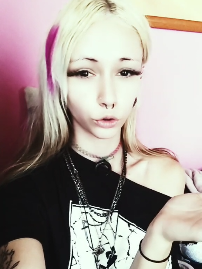 @FeLavi._xLoy♰★
