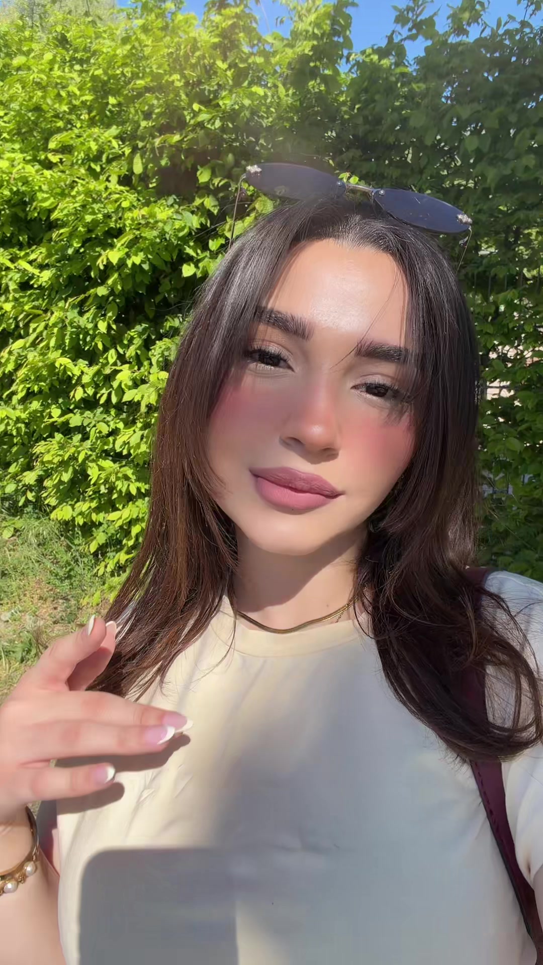 @𝒱