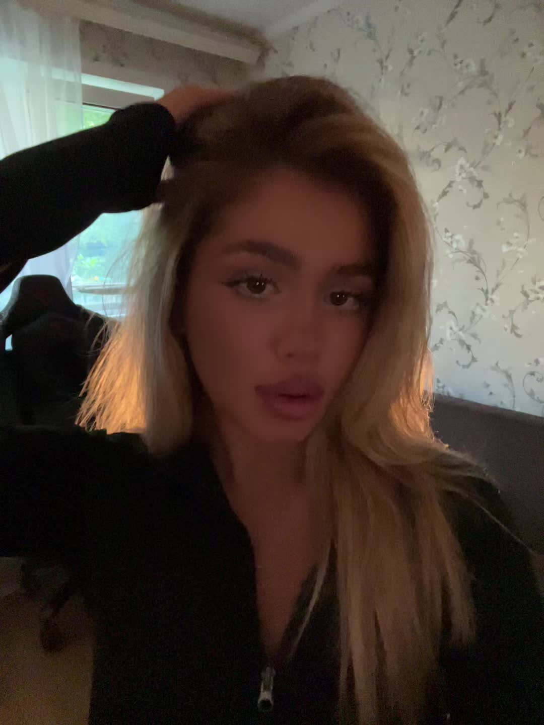 @М