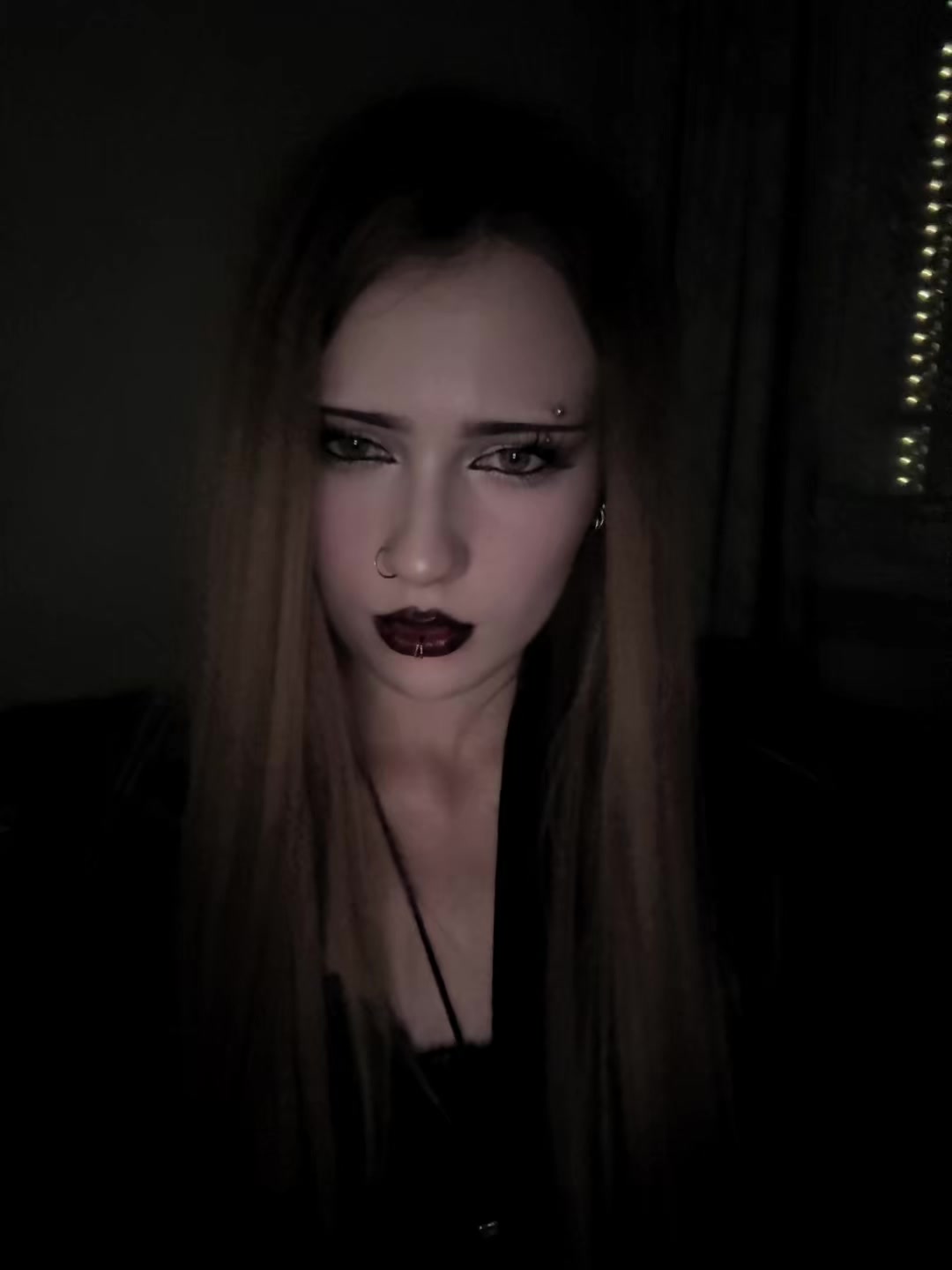 @◤✞ 𝖌𝖗𝖊𝖊𝖓 𝖜𝖔𝖒𝖆𝖓 ✞◥