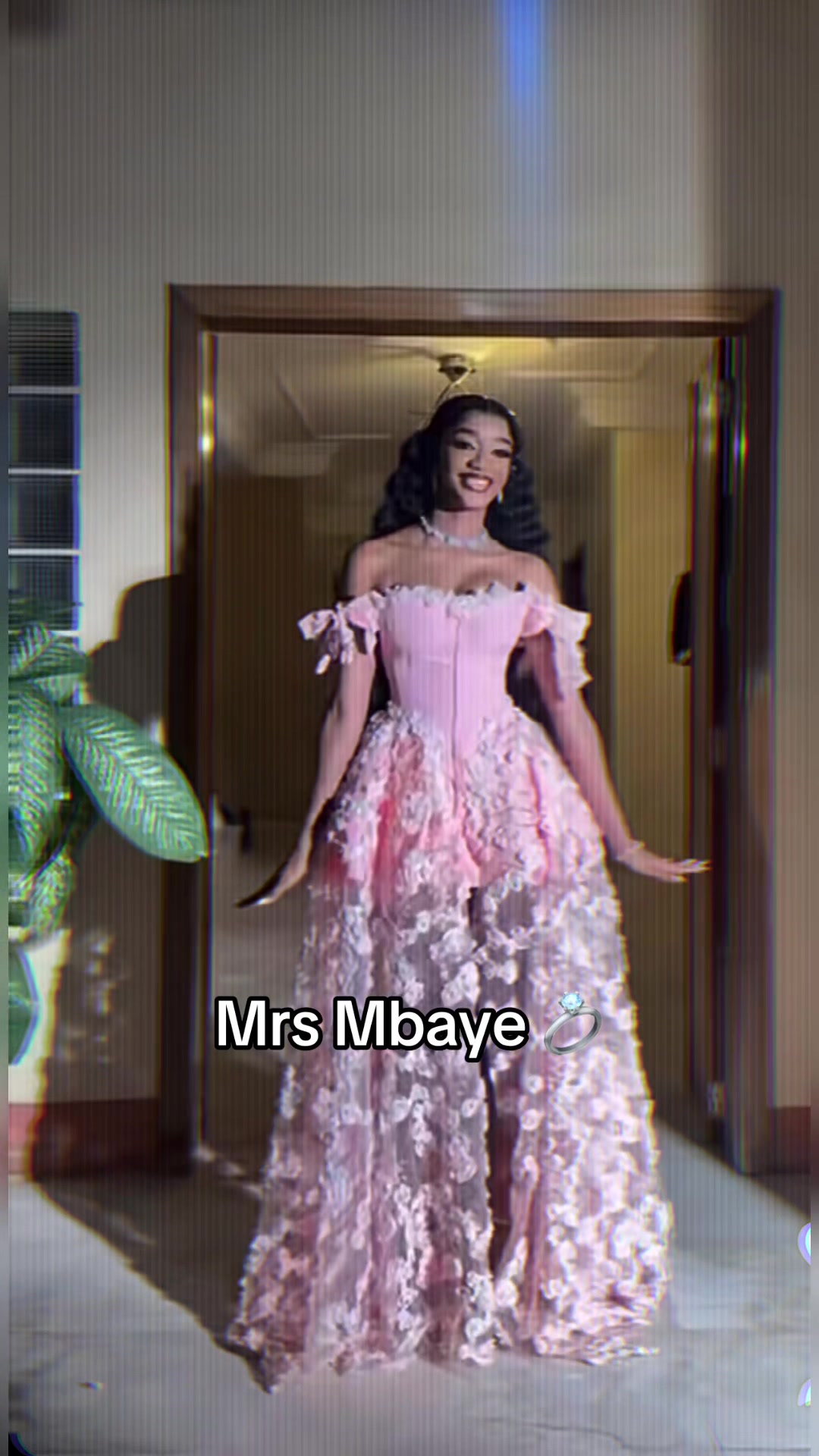 @Queen B ✪