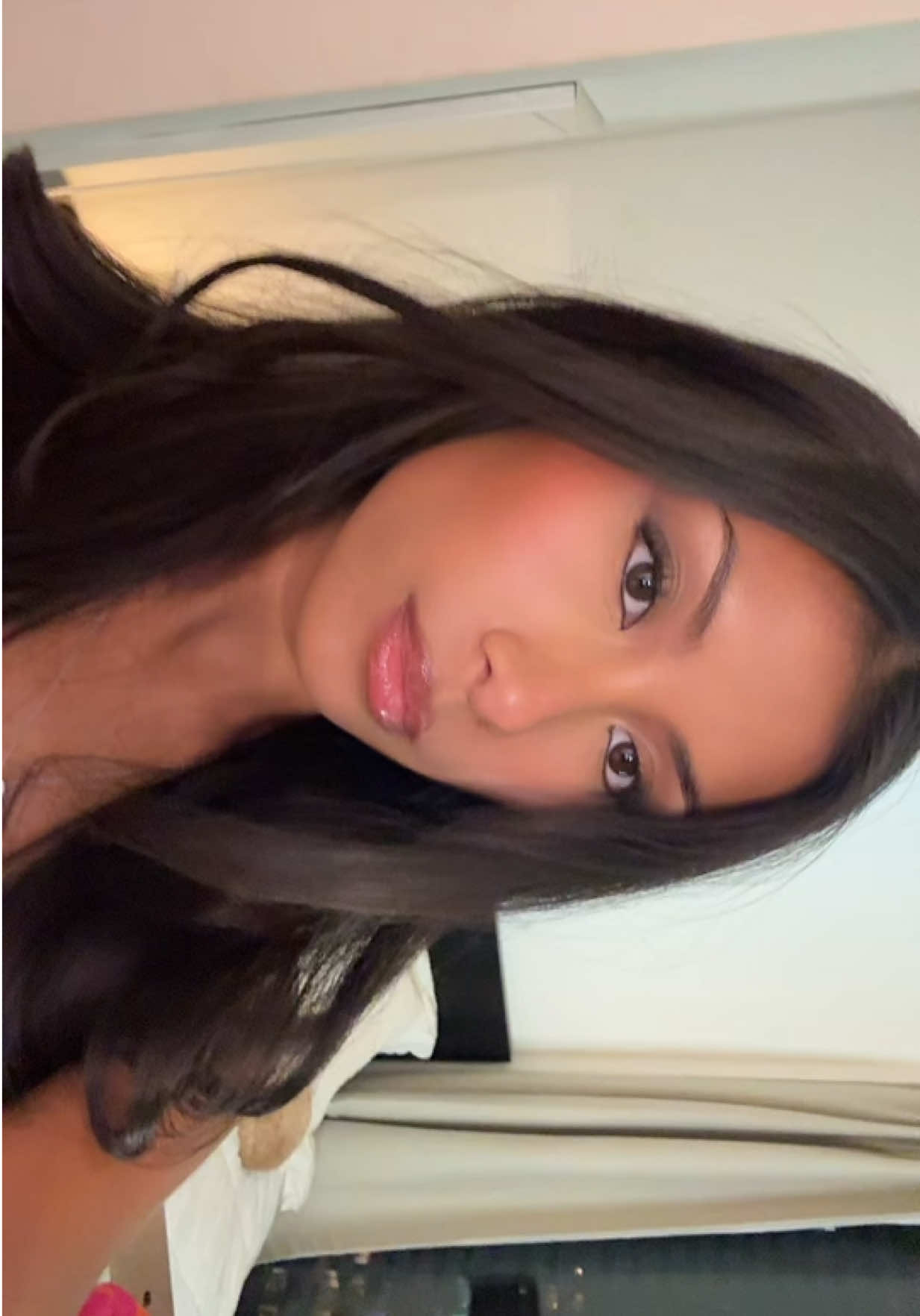 @adriennelouis