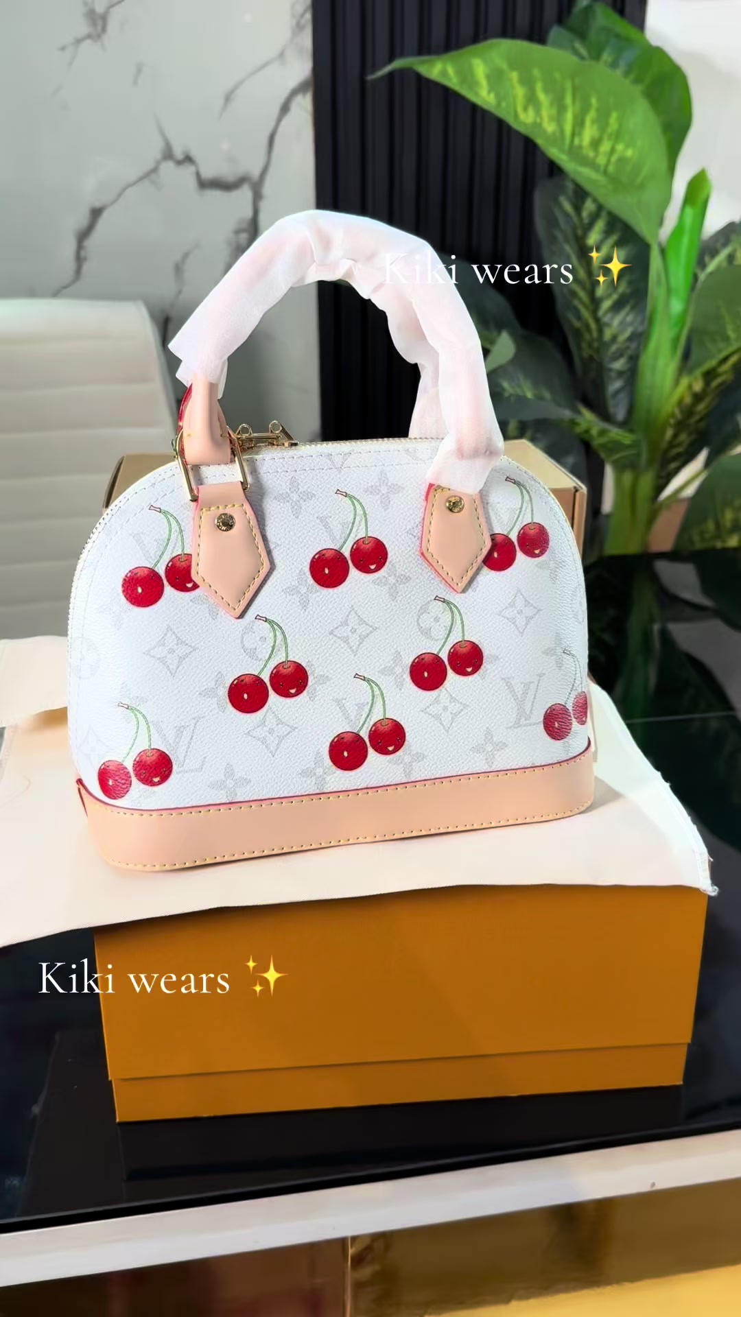 @Kiki  wears 👗👠👙