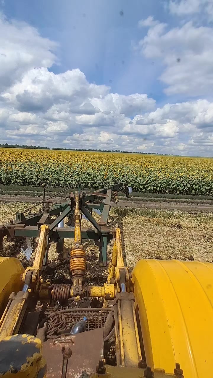 @🚜young tractor driver🇺🇦