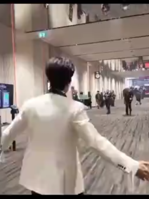 @𝘛𝘩𝘦𝘩𝘰𝘭𝘪𝘤