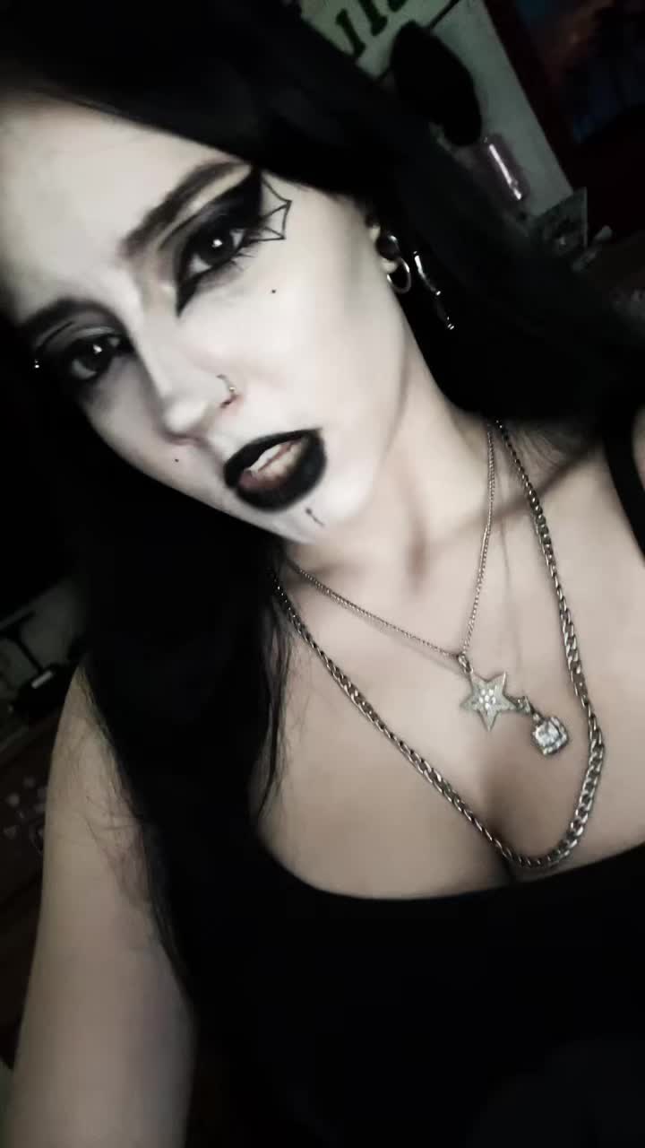 @Lilly 🖤🦇