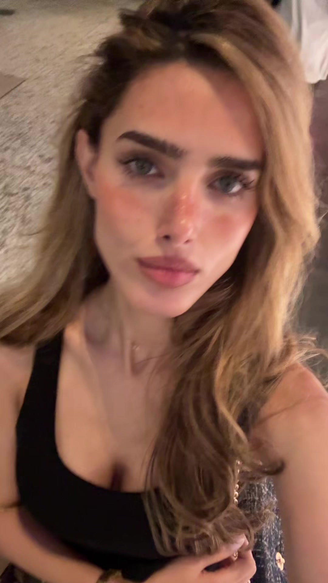 @Adora