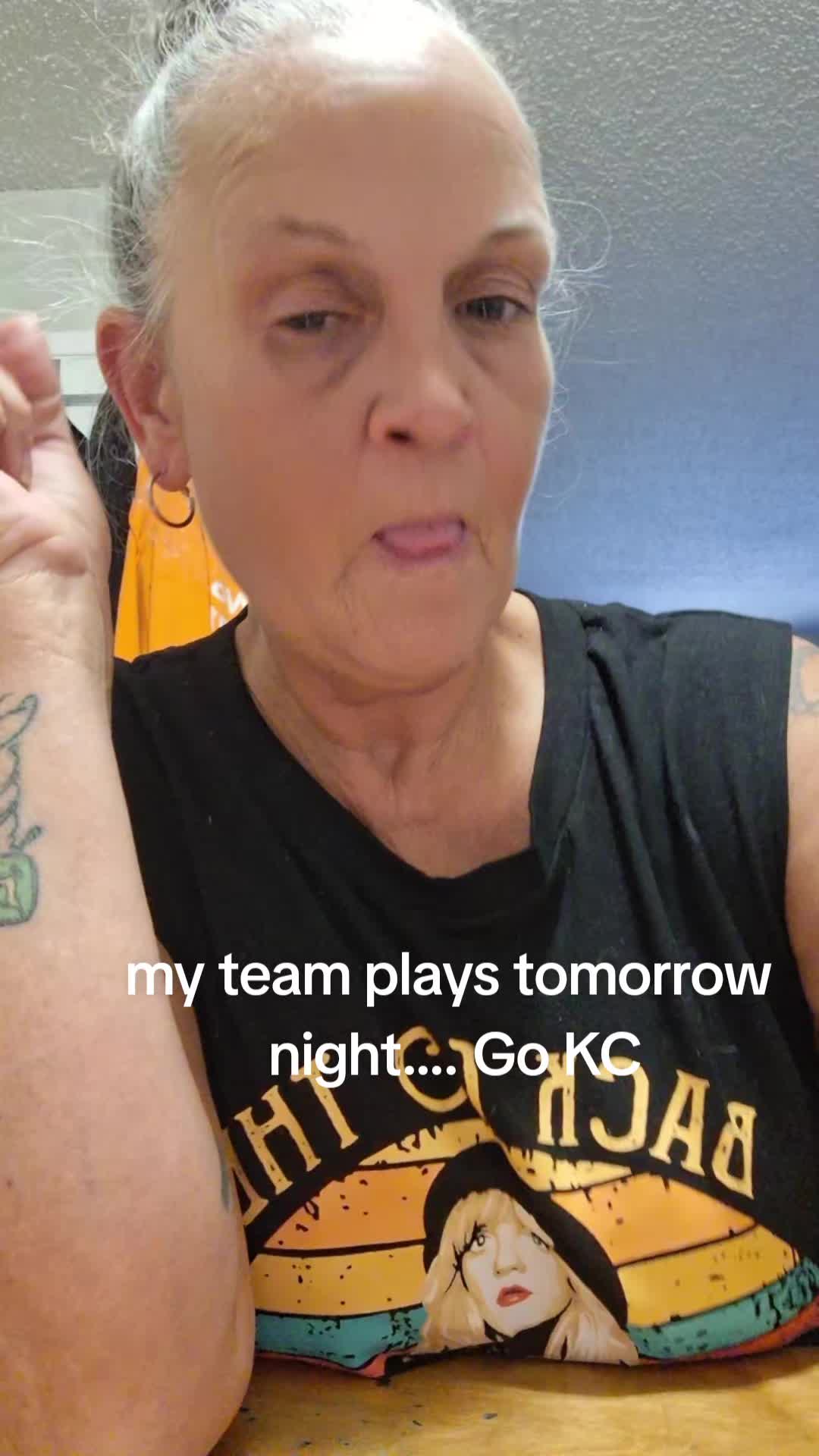 @granny at kitchen table 🎼🎵❌️