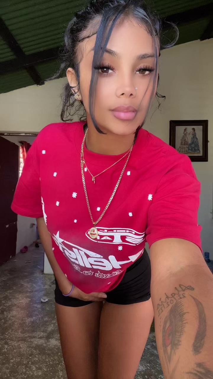 @Yeilyn Garc&iacute;a 👀🥶😍