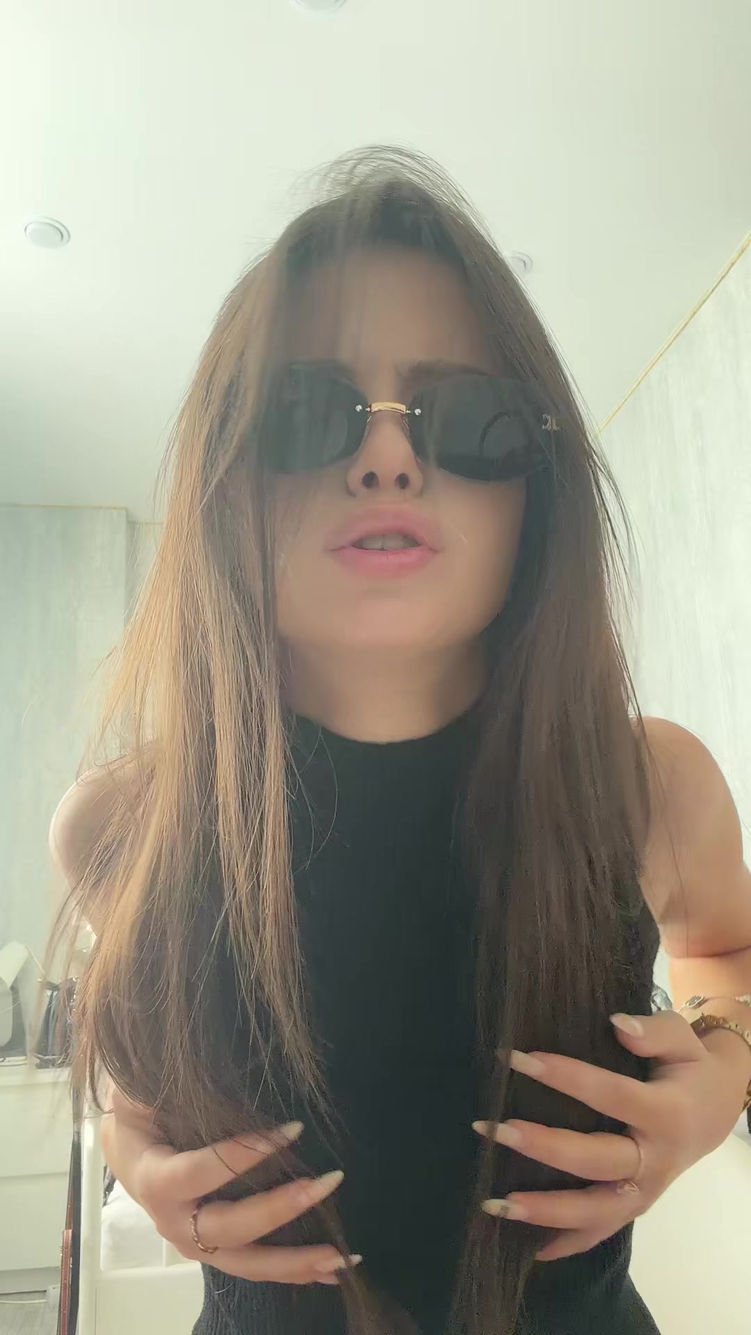 @𝑚𝑖𝑙𝑜𝑤𝑎