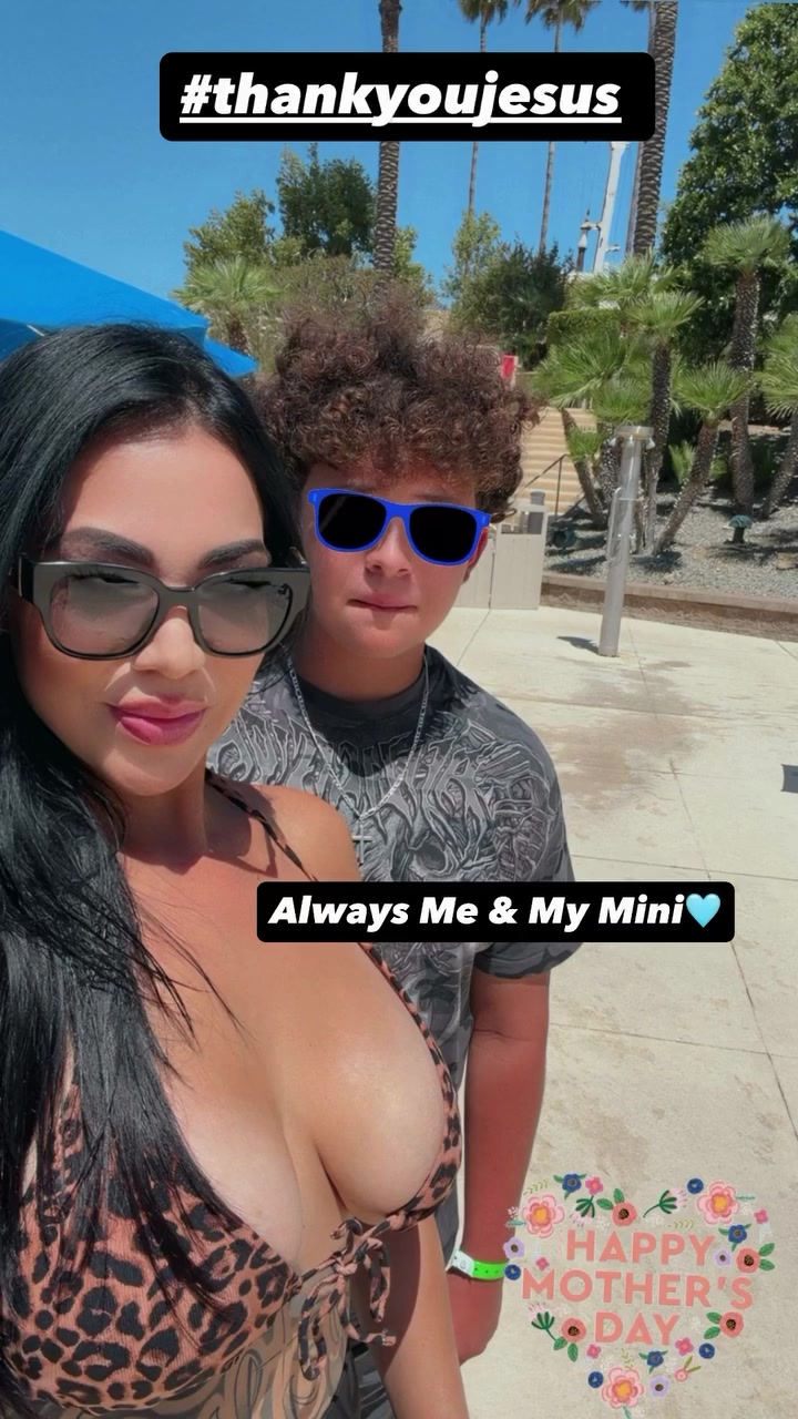 @Bella_B_
