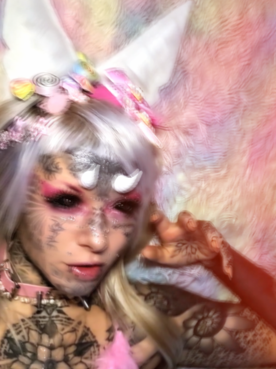 @𝔳𝔦𝔭𝔢𝔯𝔨𝔦𝔱𝔱𝔶𝔤𝔬𝔯𝔢