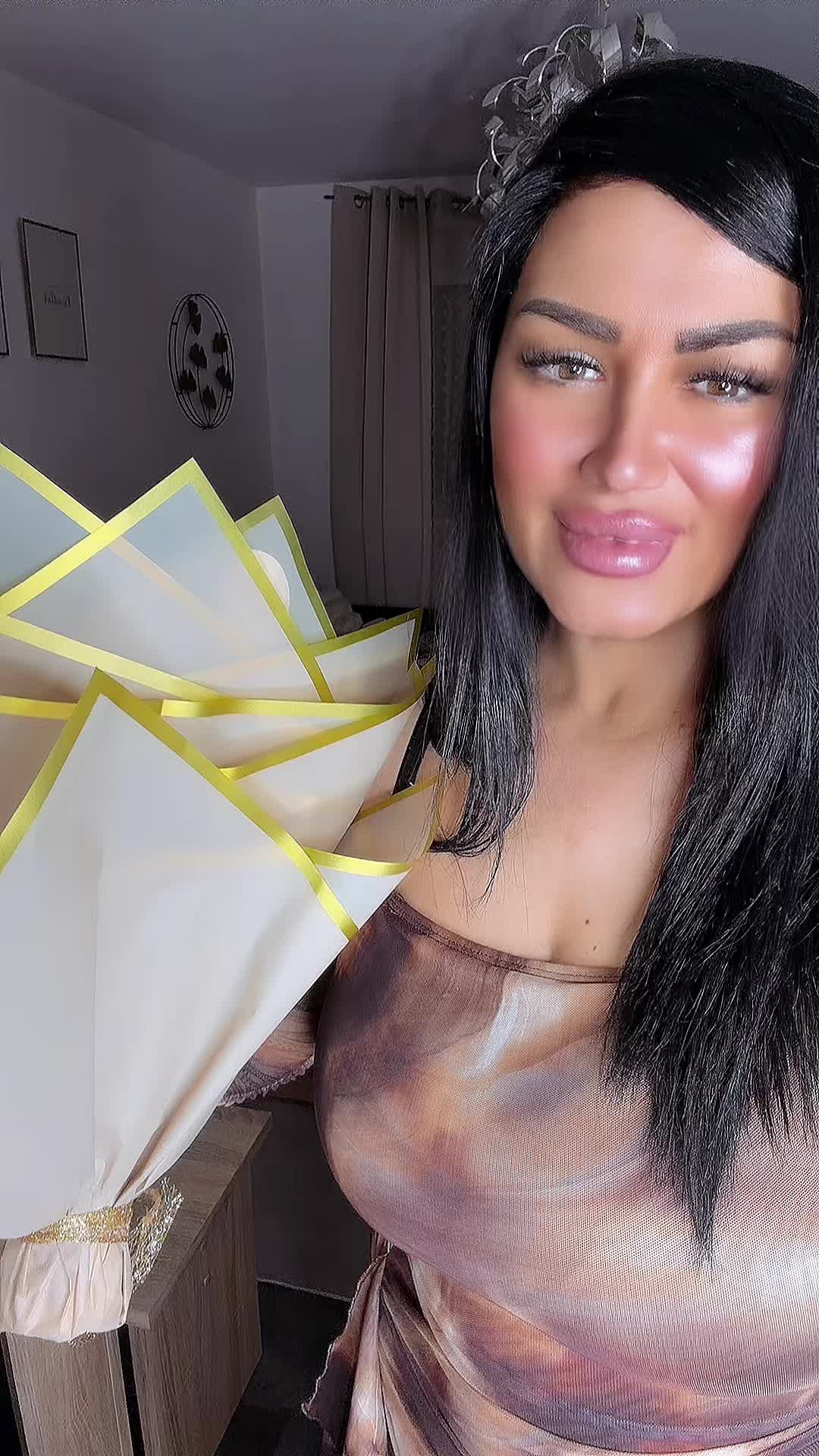 @♛𝒬𝒰𝐸𝐸𝒩 𝒪𝐹 𝐵𝒪𝒮𝒩𝐼𝒜♛