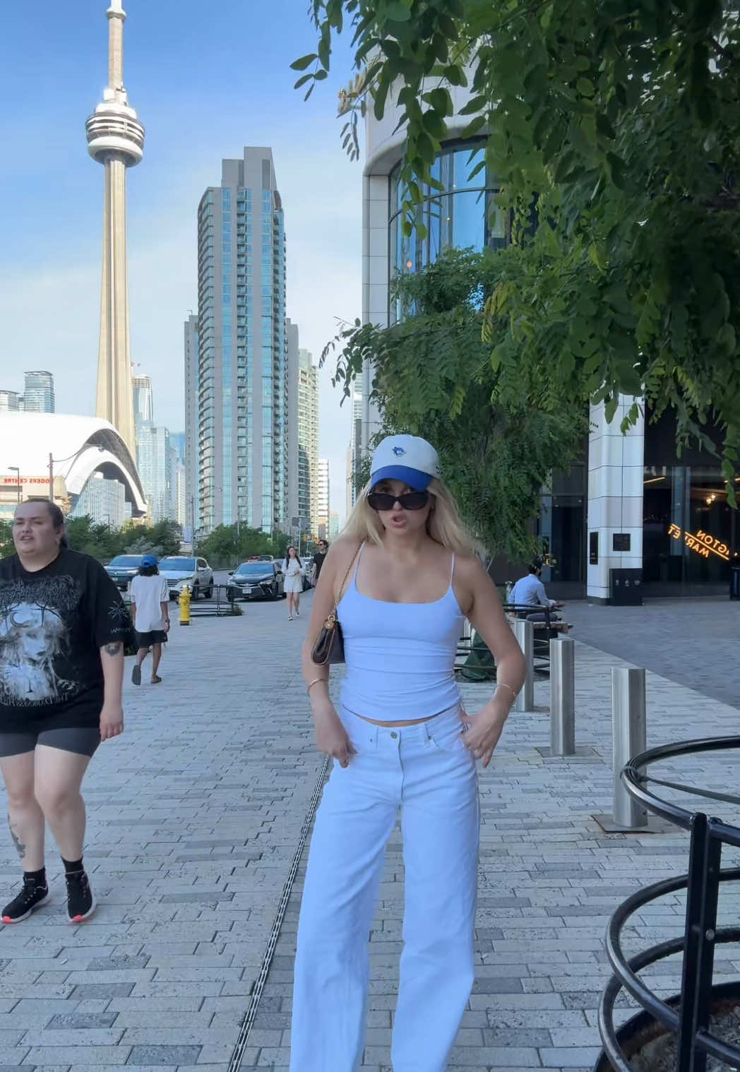 @dumbblondediary