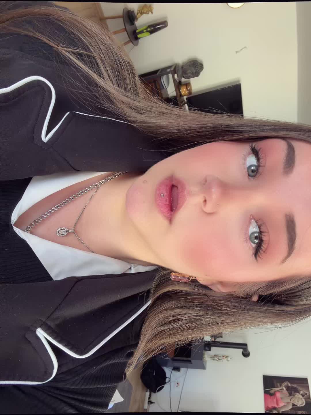@Seline