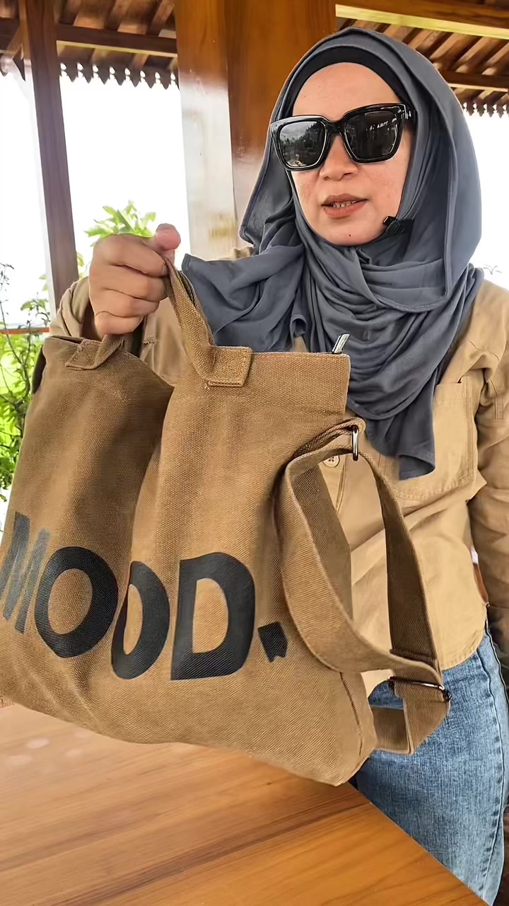 @LELI si paling TAS dan SANDAL