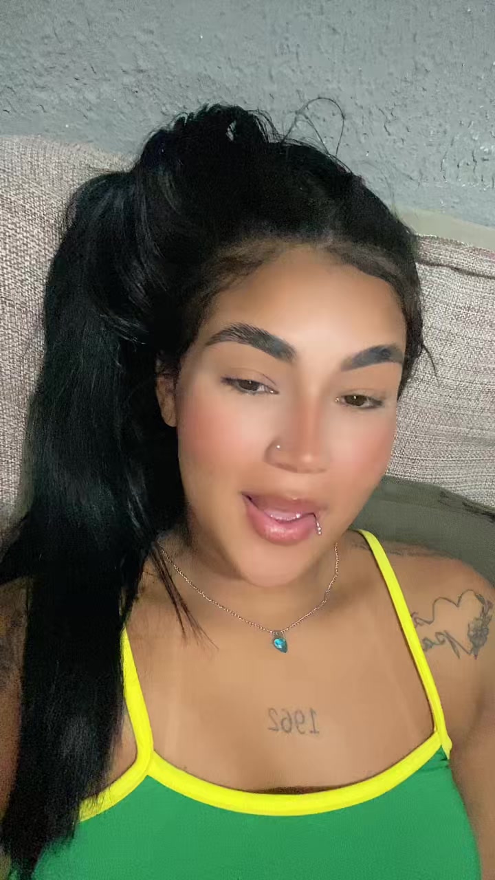 @Aninha_07