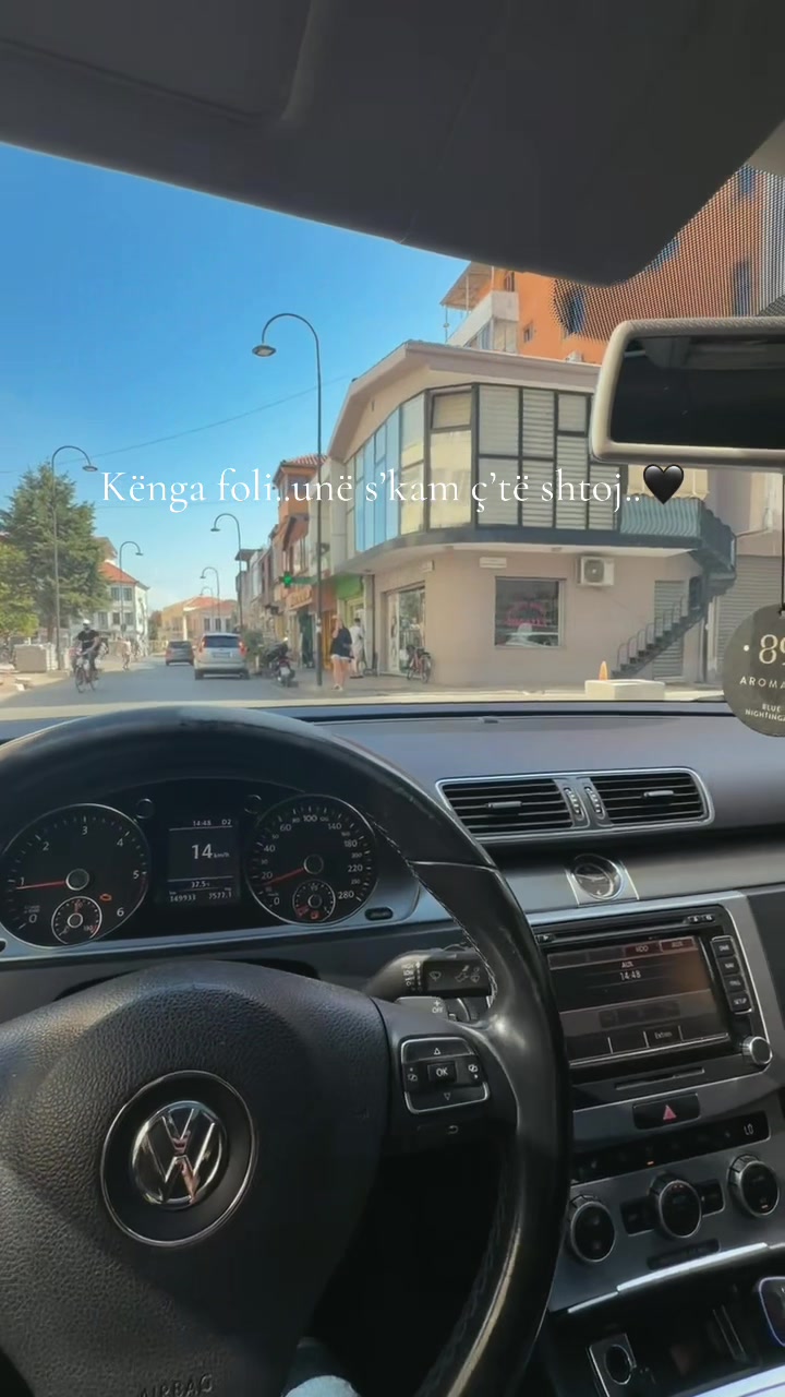 @Tenisa