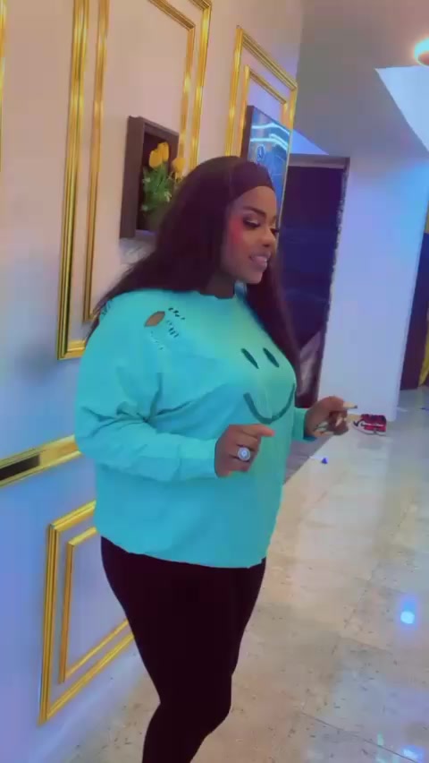 @AYOMIKUN 💕
