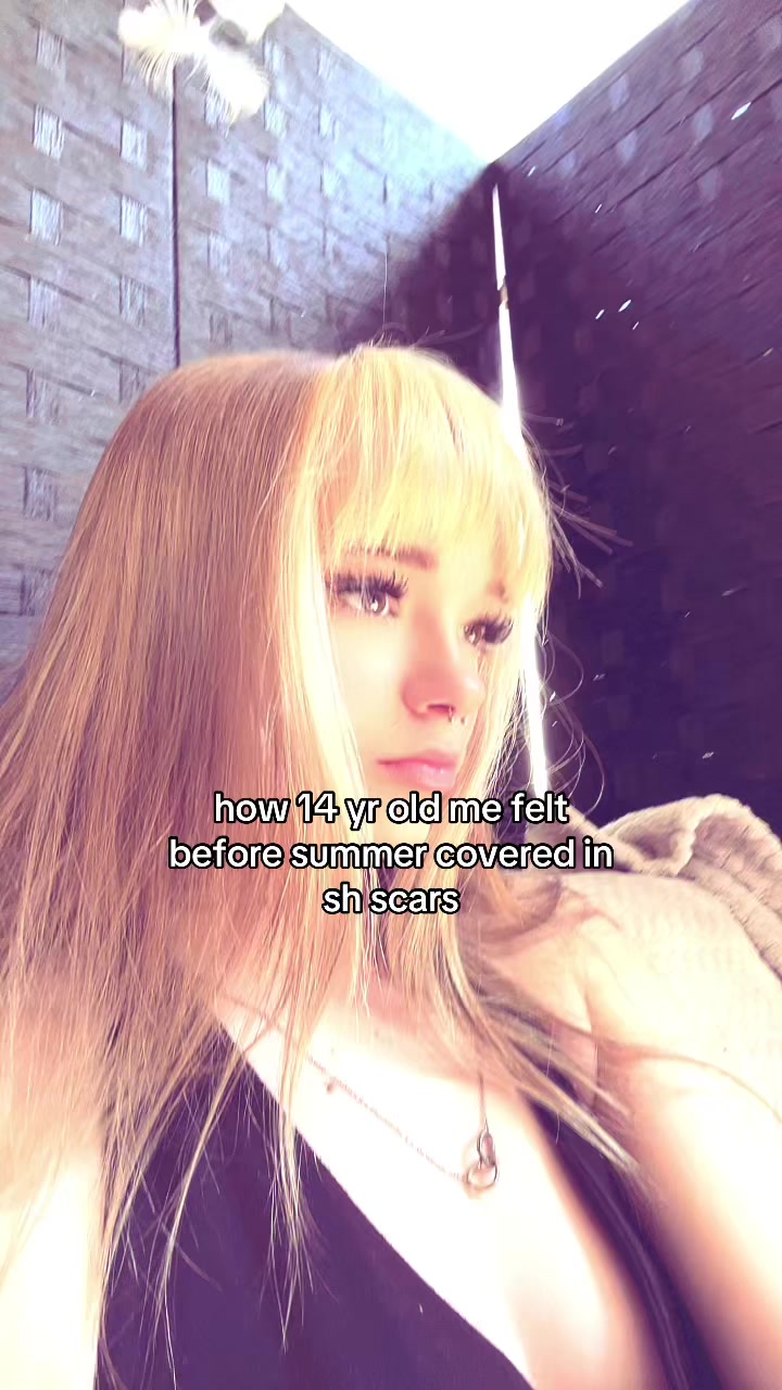 @𝐅