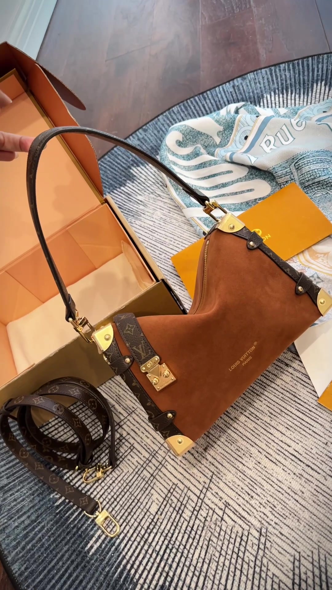 @newluxury8855