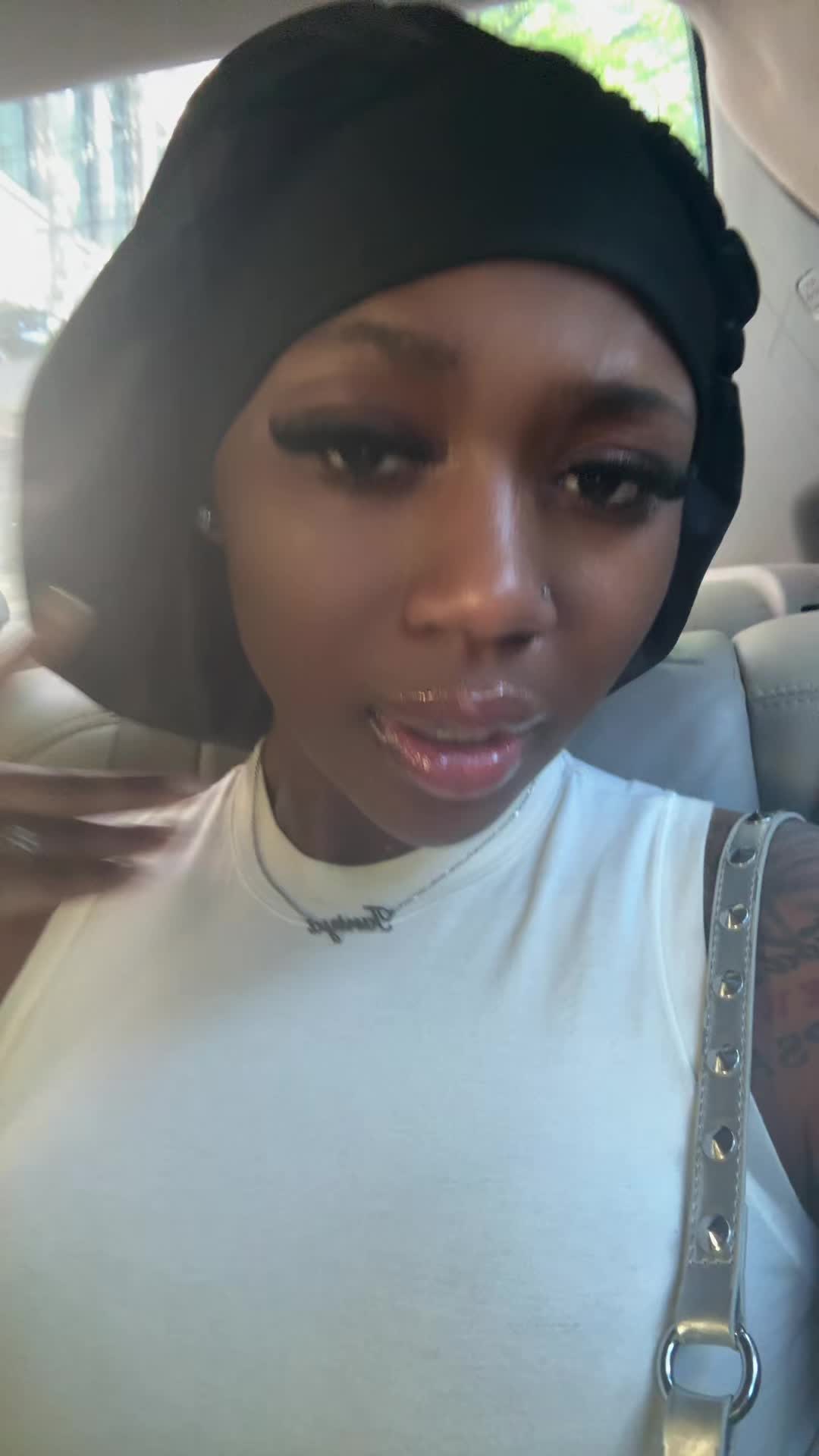 @taniyaa.