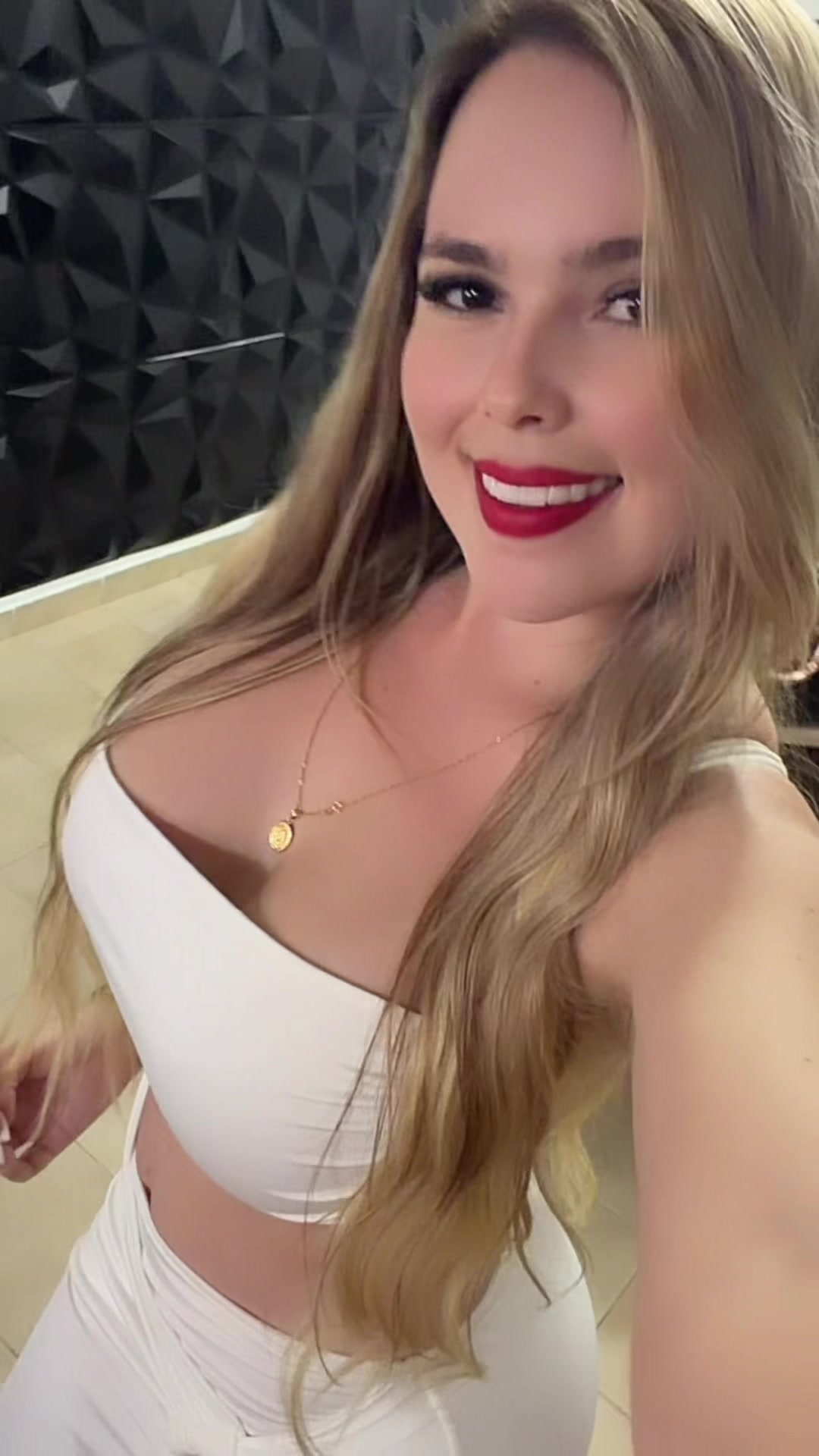 @Angela Gabriela